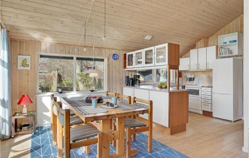 kuhinja, Lovely Home In Faxe Ladeplads With Wifi in Faxe Ladeplads
