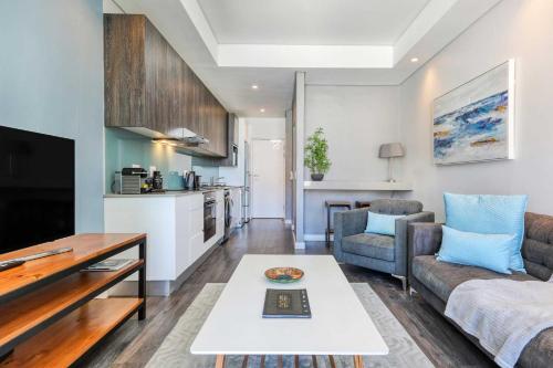 Backup-Powered Elegant Mountain View Apartment - Tap to explore photos