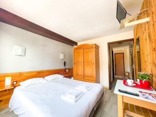 Atmosphere Hotel - image 11