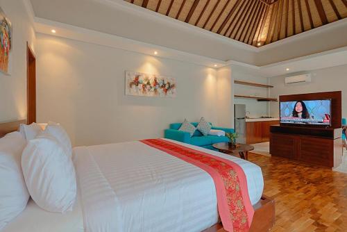 Deluxe Double or Twin Room with Pool Access image 6