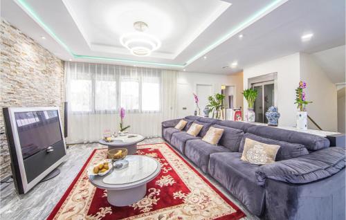  Stunning home in Ribarroja de Turia with WiFi and 3 Bedrooms in Riba-Roja De Turia