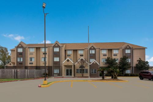 Americas Best Value Inn & Suites Lake Charles at I-210 Exit 5