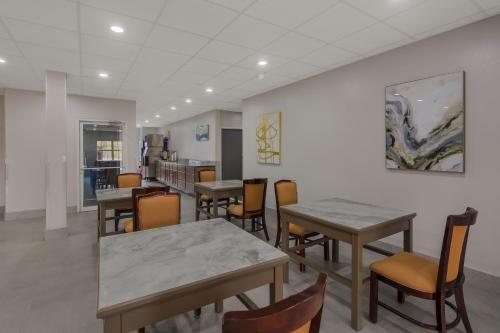 萊克查爾斯I-210出口5美洲最佳價值套房酒店 (Americas Best Value Inn and Suites Lake Charles at I-210 Exit 5) in 查理斯湖 (LA)