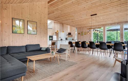 Awesome Home In Glesborg With Sauna