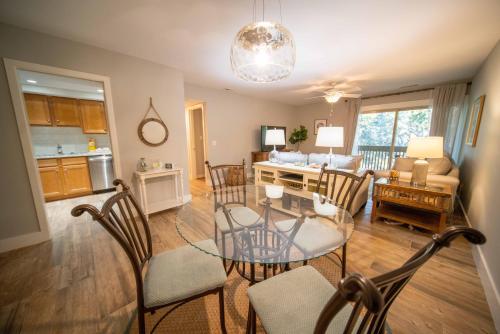 New Finishing Touches Added ! Walk to The Salty Dog South Beach Sleeps 4 Sea Pines in 南灘