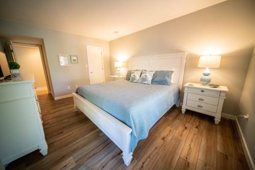 New Finishing Touches Added ! Walk to The Salty Dog South Beach Sleeps 4 Sea Pines New Finishing Touches Added ! Walk to The Salty Dog South Beach Sleeps 4 Sea Pines