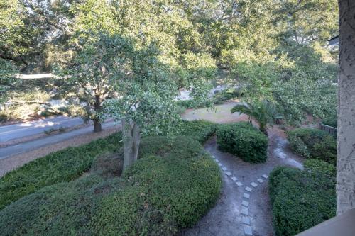 New Finishing Touches Added ! Walk to The Salty Dog South Beach Sleeps 4 Sea Pines New Finishing Touches Added ! Walk to The Salty Dog South Beach Sleeps 4 Sea Pines