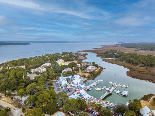 New Finishing Touches Added ! Walk to The Salty Dog South Beach Sleeps 4 Sea Pines New Finishing Touches Added ! Walk to The Salty Dog South Beach Sleeps 4 Sea Pines