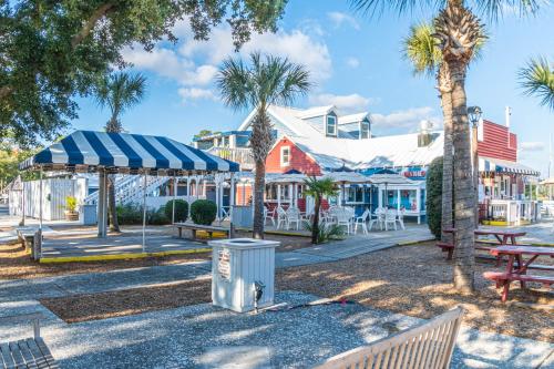 New Finishing Touches Added ! Walk to The Salty Dog South Beach Sleeps 4 Sea Pines New Finishing Touches Added ! Walk to The Salty Dog South Beach Sleeps 4 Sea Pines