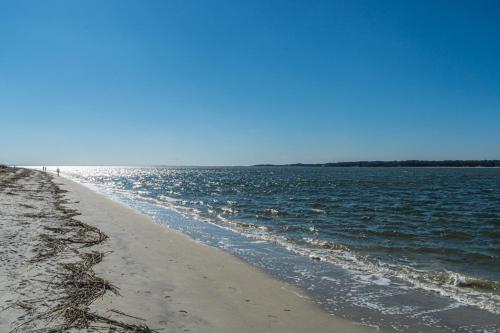 New Finishing Touches Added ! Walk to The Salty Dog South Beach Sleeps 4 Sea Pines New Finishing Touches Added ! Walk to The Salty Dog South Beach Sleeps 4 Sea Pines