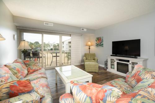 B&B Hilton Head - 1737 Bluff Villas Renovated Tommy Bahama Villa Water Views Sleeps 6 Sea Pines - Bed and Breakfast Hilton Head