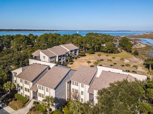 1737 Bluff Villas Renovated Tommy Bahama Villa Water Views Sleeps 6 Sea Pines 1737 Bluff Villas Renovated Tommy Bahama Villa Water Views Sleeps 6 Sea Pines