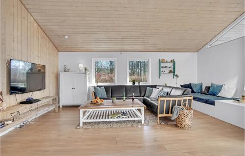 Gorgeous Home In Bindslev With Wifi