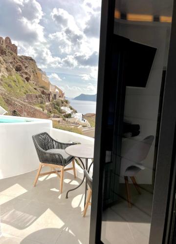 ArmonOia Cave Studio Heated Tub image 10