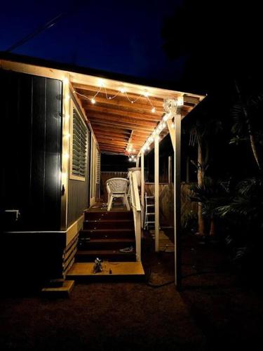 Charming Country Cottage just a few steps from the beach! in Makaha (HI)