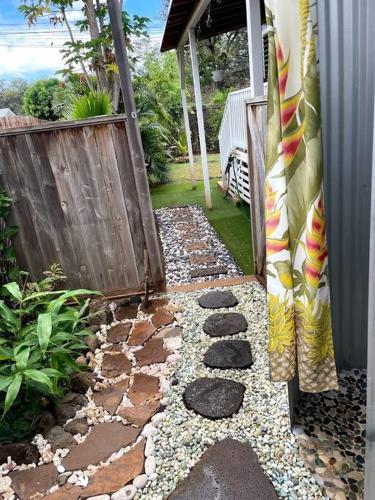 Charming Country Cottage just a few steps from the beach! in Makaha (HI)