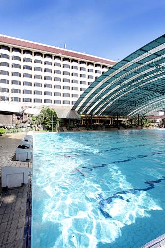 Swimming pool, Horison Ultima Bandung in Buahbatu