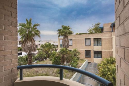 Garden, Adina Apartment Hotel Coogee Sydney in Coogee Beach