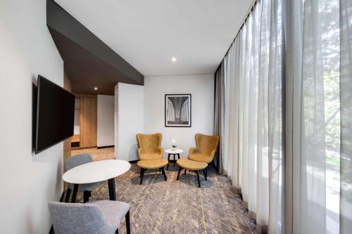 Vibe Hotel North Sydney - main image
