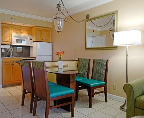 Palm Beach Shores Resort and Vacation Villas - 주방