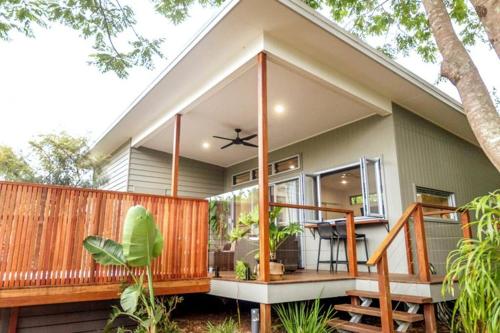 Beach House with spa among the trees Coolum Beach