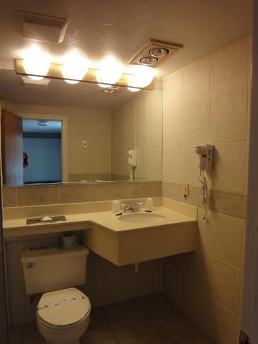 Hyannis Travel Inn - main image