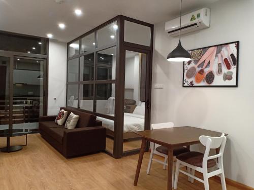 Luxury apartment with bathtub, balcony and washlet