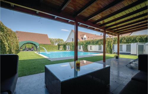 Stunning home in Kessel with 12 Bedrooms and WiFi - Location saisonnière - Kessel