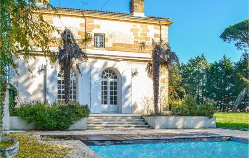 Awesome Home In Lognan With Outdoor Swimming Pool, Sauna And 8 Bedrooms - Location saisonnière - Léognan
