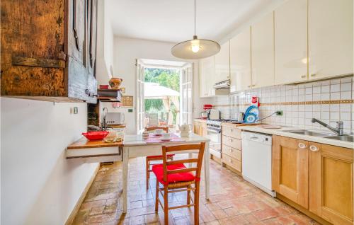 Gorgeous Home In Mogliano With Wifi