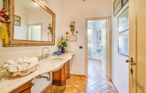 Gorgeous Home In Mogliano With Wifi