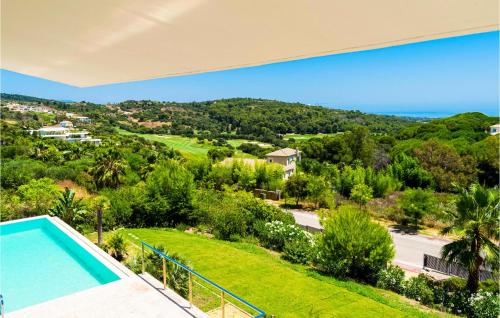  Nice Home In San Roque With 7 Bedrooms, Outdoor Swimming Pool And Swimming Pool in San Roque