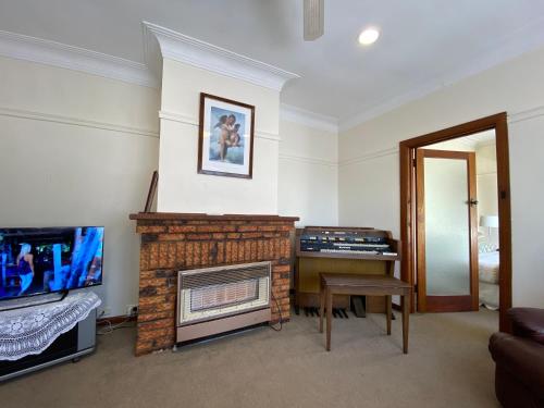 6 Beds-Whole House-Stawell-Grampians National Park