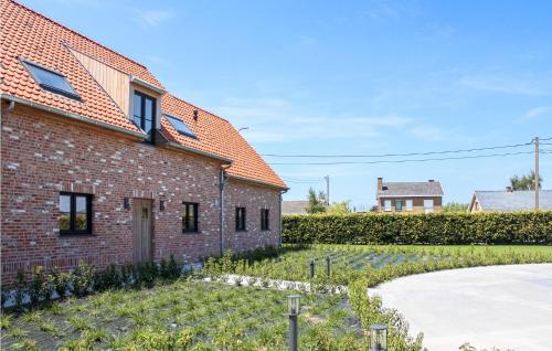 Cozy Home In Diksmuide With Outdoor Swimming Pool