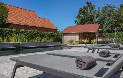 Cozy Home In Diksmuide With Outdoor Swimming Pool