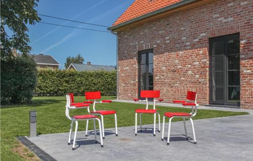 Cozy Home In Diksmuide With Outdoor Swimming Pool