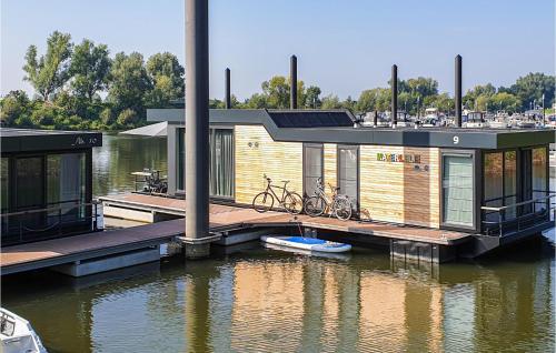 Houseboat Waterlelie photo 4