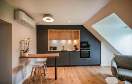 Beautiful Apartment In Concarneau With Wifi, 1 Bedrooms And Heated Swimming Pool