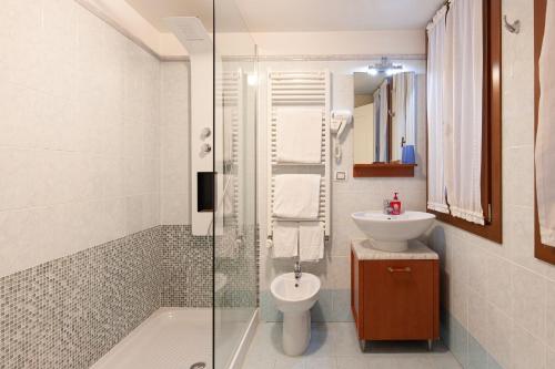 Casa Del Melograno near Ca' Pesaro Galleria Internazionale d'Arte Moderna