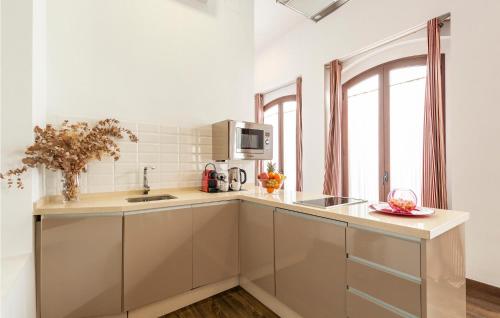 Cozy Apartment In Sevilla With Kitchen, Seville (photo 5)