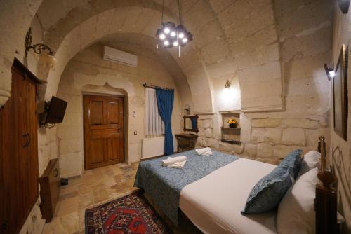 Emit Cave Hotel - image 2