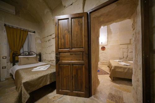 Emit Cave Hotel - image 12