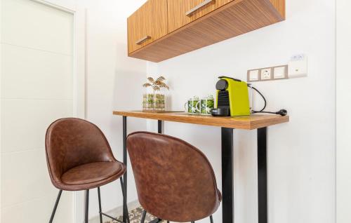 1 Bedroom Gorgeous Apartment In Sevilla, Seville (photo 5)
