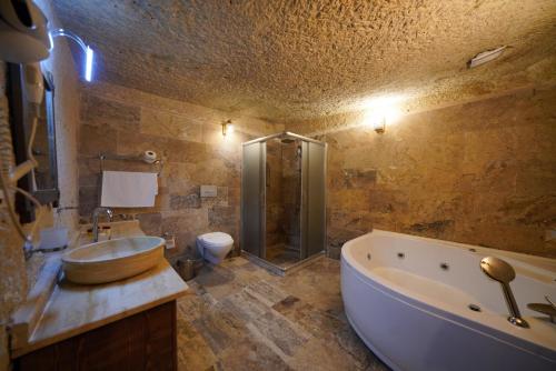 Emit Cave Hotel - image 3