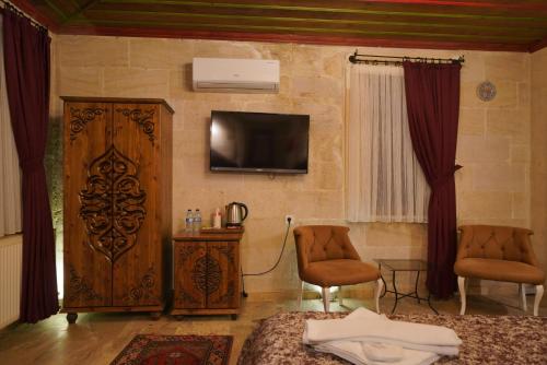 Emit Cave Hotel - image 6
