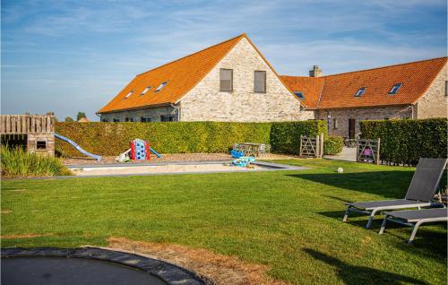 Cozy Home In Diksmuide With Kitchen