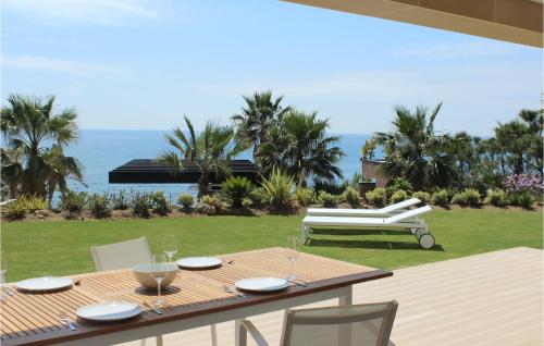 Gorgeous Apartment In Estepona With Wifi
