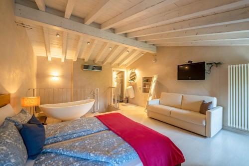Romantic B&B Il Piccolo Paradiso - Tap to explore photos