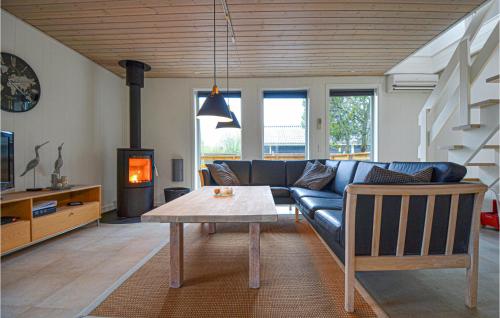 Beautiful Home In Glesborg With House Sea View