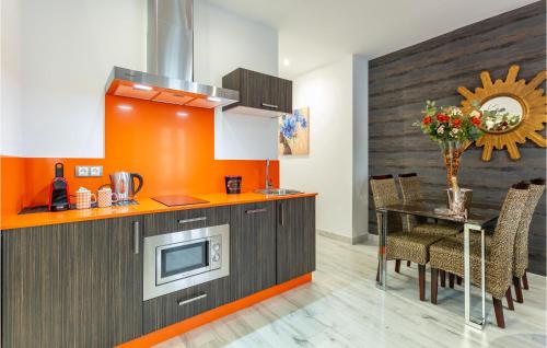 1 Bedroom Stunning Apartment In Sevilla, Seville (photo 4)